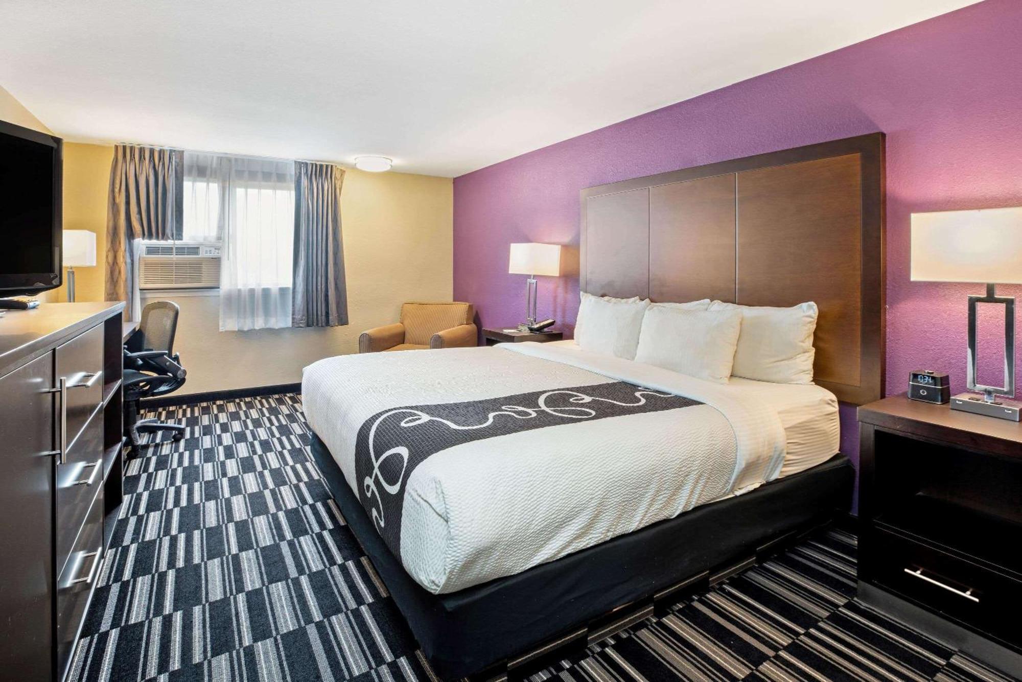 King Room with Bath Tub - Mobility Accessible/Non-Smoking,1706199778:JPEG